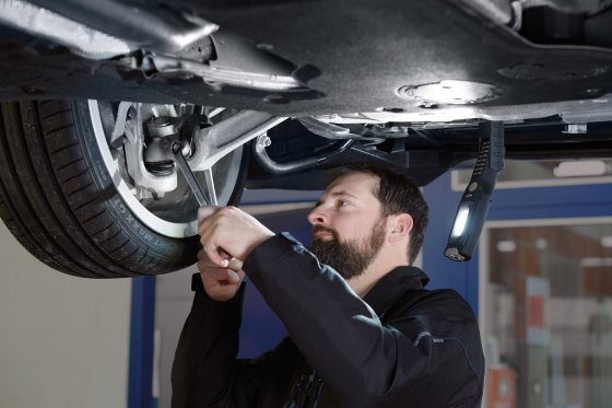 Lampada portatile ricaricabile a LED HL 500 A 500+120lm