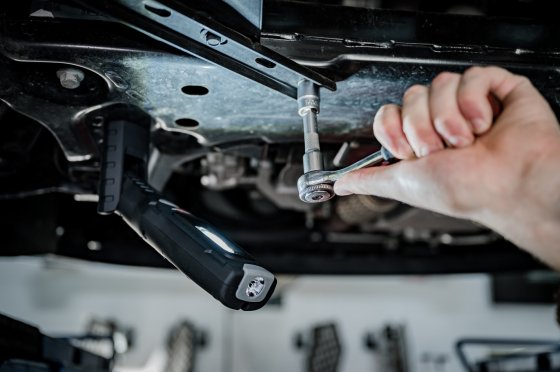 Lampada portatile ricaricabile a LED HL 500 A 500+120lm