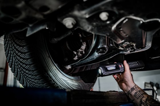 Lampada portatile ricaricabile a LED HL 500 A 500+120lm